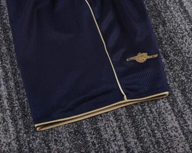 01-02 Tenue rétro enfant Arsenal (à l'extérieur)
