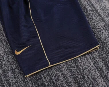 01-02 Tenue rétro enfant Arsenal (à l'extérieur)