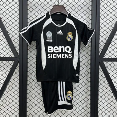 06-07 Real Madrid away retro kid kit