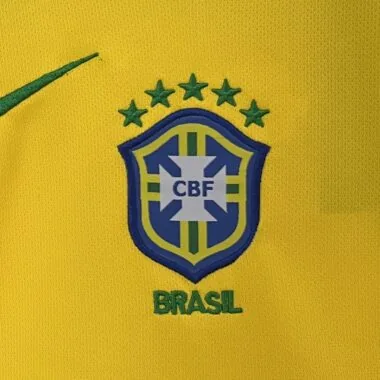 Equipación retro para niños de la selección de Brasil de 2004 (para partidos en casa)