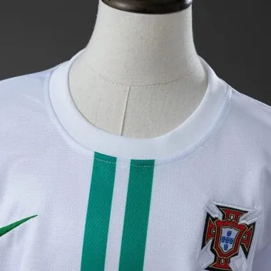 Equipación retro para niños de Portugal (visitante) de 2012