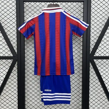 Equipación retro para niños del Bayern (temporada 95-97)