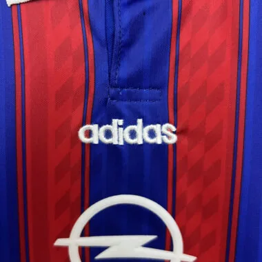 Equipación retro para niños del Bayern (temporada 95-97)