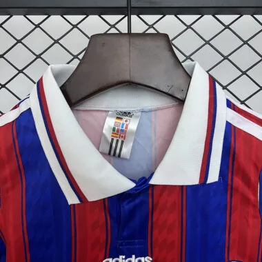 Equipación retro para niños del Bayern (temporada 95-97)