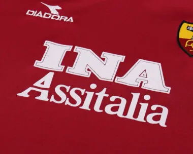 Divisa da bambino retro della Roma per le partite in casa della stagione 98-99