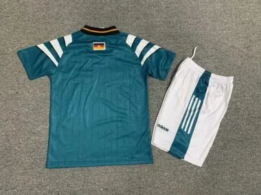 Equipación infantil de Alemania de 1996 para partidos fuera de casa