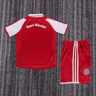 Conjunto infantil: Camisola de jogo em casa do Bayern de Munique 2003/04 (Retro) (Tamanhos 16-28)