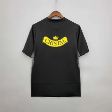 06 Colo-Colo away