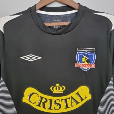 06 Colo-Colo away