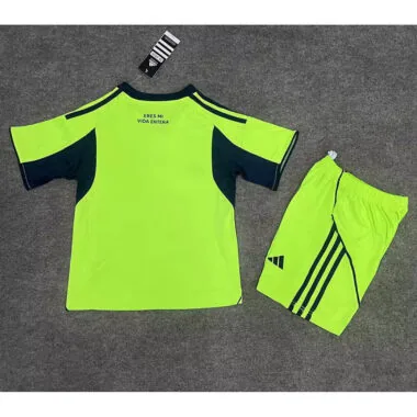 25 26 Universidad de Chile Third Away Kids Kit