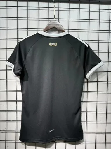 Maillot n° 25-26 de Colo Colo, 100e femme noire