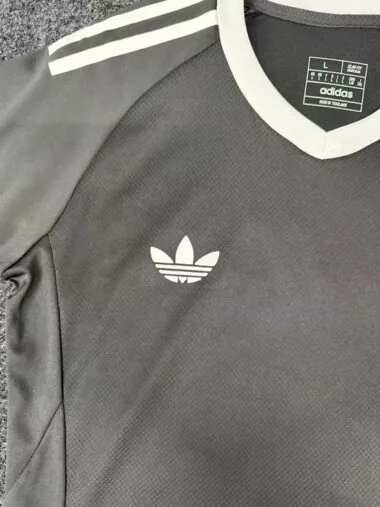 Maillot n° 25-26 de Colo Colo, 100e femme noire