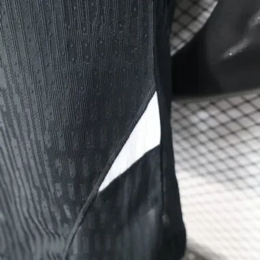Maglia da gioco speciale nera del PSG 25-26, versione giocatore.
