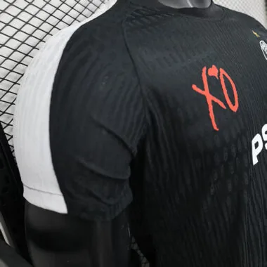 Maglia da gioco speciale nera del PSG 25-26, versione giocatore.