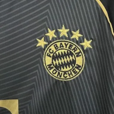 Camiseta del Bayern de Múnich, edición especial «Black Gold», temporadas 25-26