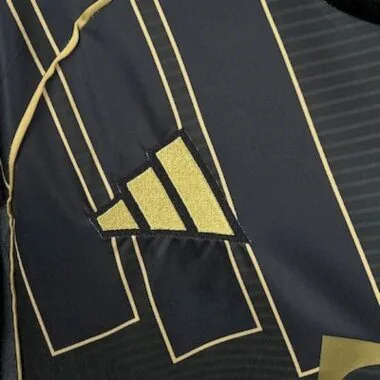 Camiseta del Bayern de Múnich, edición especial «Black Gold», temporadas 25-26