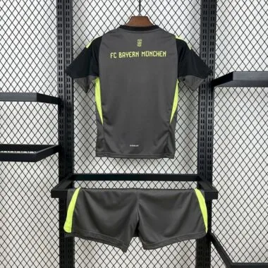 25-26 Kit de guarda-redes preto do Bayern de Munique para crianças