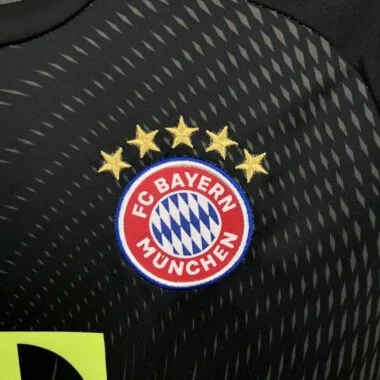 25-26 Kit de guarda-redes preto do Bayern de Munique para crianças