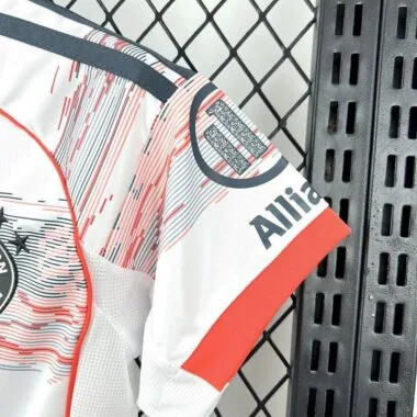 25-26 Bayern away kid kit