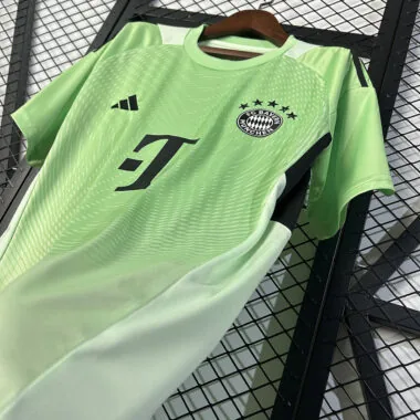 25-26 Bayern green goalkeeper jersey