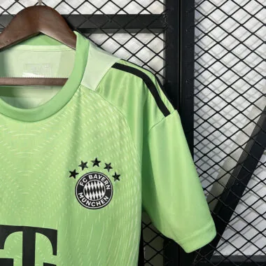 25-26 Bayern green goalkeeper jersey