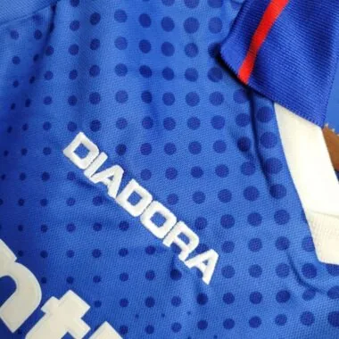 Camiseta retro de local de los Glasgow Rangers de la temporada 02-03
