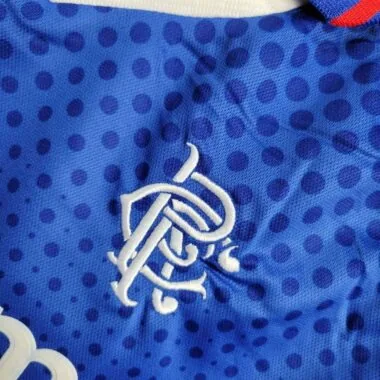 Camiseta retro de local de los Glasgow Rangers de la temporada 02-03