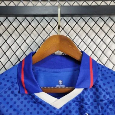 Camiseta retro de local de los Glasgow Rangers de la temporada 02-03