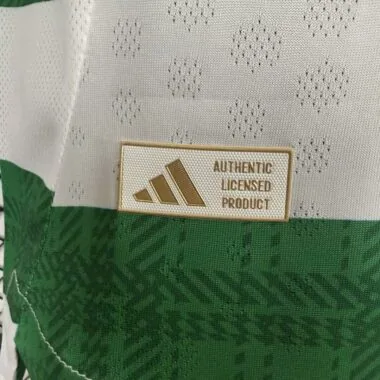 Camisa de manga comprida do Celtic para jogos em casa, temporada 25-26.