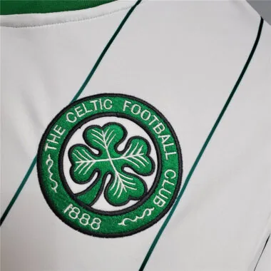 84-86 Celtic (à l'extérieur)