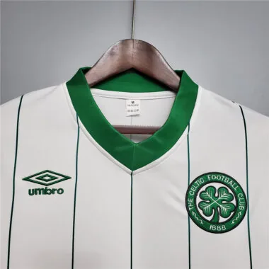 84-86 Celtic (à l'extérieur)