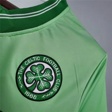 84-86 Celtic (à l'extérieur)