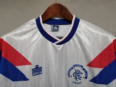 90-92 Rangers à l'extérieur
