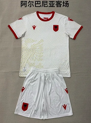 Equipamento infantil da Albânia para o Mundial de 2026 (jogo fora de casa), tamanhos 16-28
