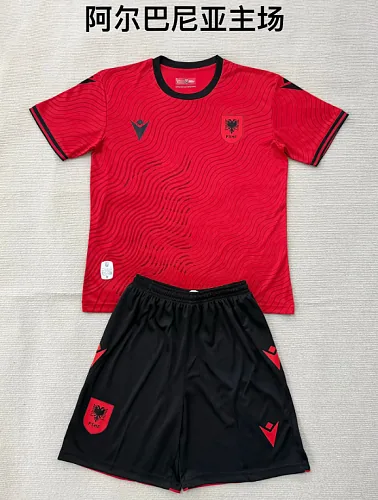 Equipamento infantil da Albânia para o Mundial de 2026 (jogo em casa), tamanhos 16-28