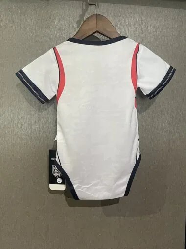 Baby England WM 2026 Heimtrikot, Größen: 9 und 12