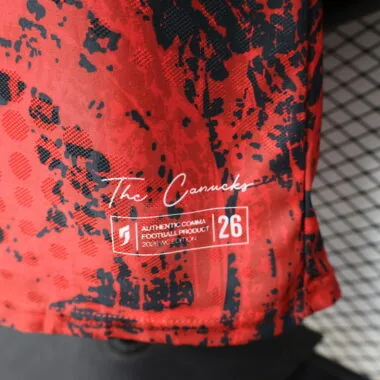 Camiseta especial de jugador en rojo y negro de Canadá para el Mundial de 2026