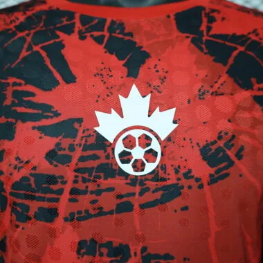 Camiseta especial de jugador en rojo y negro de Canadá para el Mundial de 2026