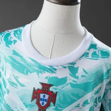 Equipamento infantil de jogo fora de casa de Portugal para o Mundial de 2026