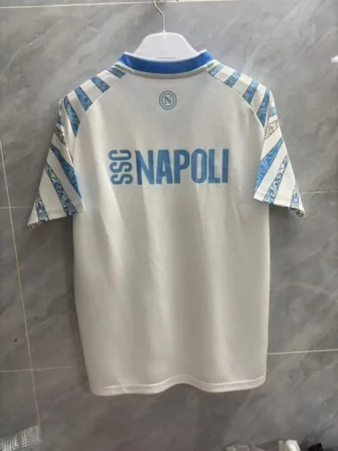 Maillot d'entraînement blanc du Napoli, numéros 25 et 26