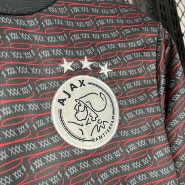 Maillot d'avant-match de l'Ajax 24-25