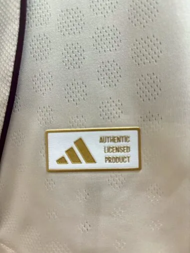 Camiseta del Ajax, versión para el tercer jugador visitante, 25-26