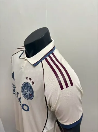 Camiseta del Ajax, versión para el tercer jugador visitante, 25-26