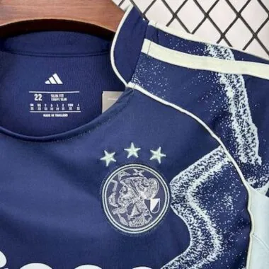 Equipamento infantil do Ajax para jogos fora de casa, 25-26