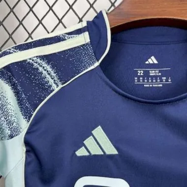 Equipamento infantil do Ajax para jogos fora de casa, 25-26