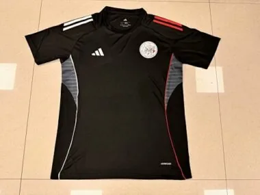 Camisa de treino preta do Ajax, tamanhos 25-26
