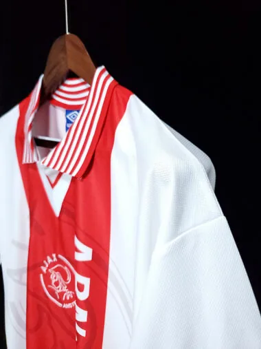 Camisa retro do Ajax para jogos em casa da época 95-96