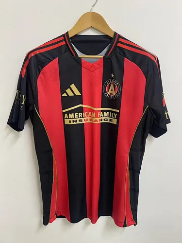 Camisa de futebol da Atlanta para jogos em casa, n.º 25-26