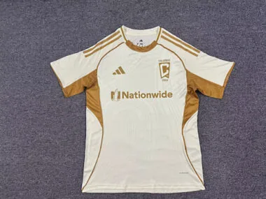 25-26: maglia pre-partita del Columbus Crew per la Giornata della Terra