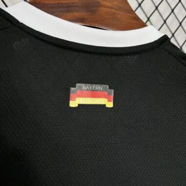24-25 Bayern black goalkeeper jersey